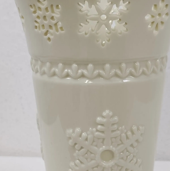 HTF Lenox 2005 Decorative 8.75" Ivory Vase Large Pierced Snowflake Silver Detail - Picture 9 of 12